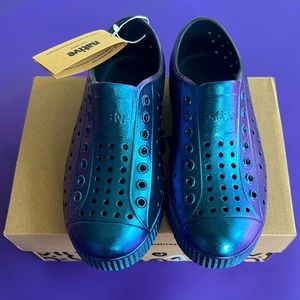 New! NATIVE Shoes Jefferson in Iridescent “Jiffy Black” Shoes in Size 13